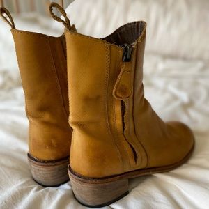 GeeWaWa RARE Anthropologie Leather Boots